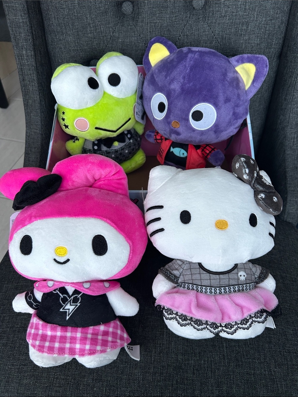 NEW 🆕 FOUR Hello Kitty & Friends Plush Character Set 8in each with display